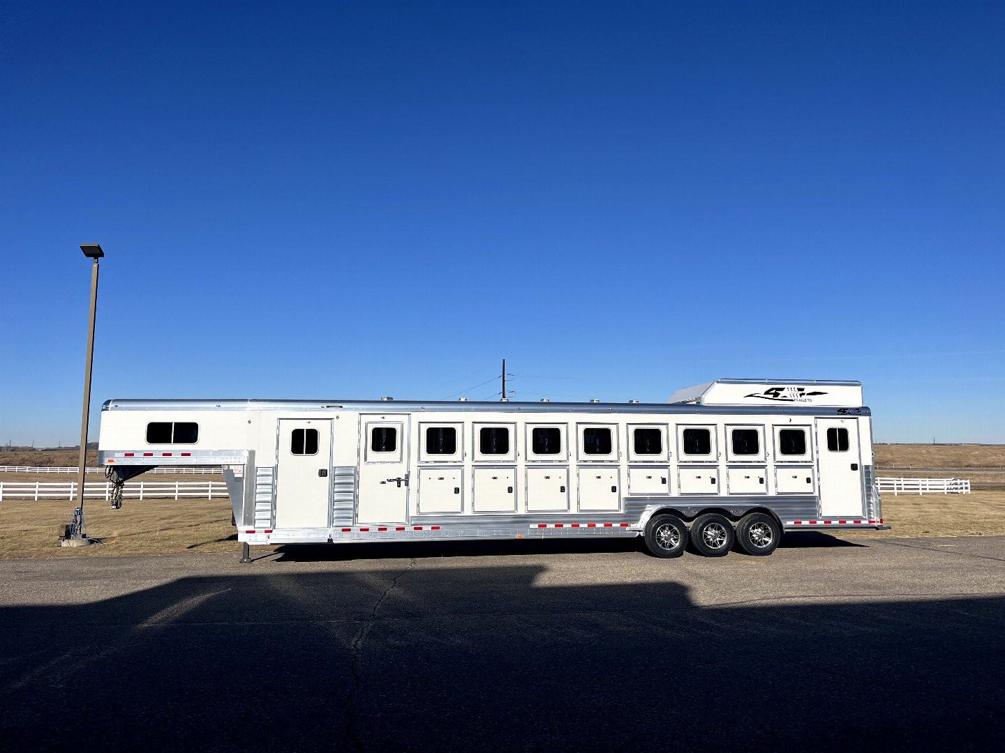 New 2025 4-Star Trailers 9H GN w/ Super Tack Horse Trailer