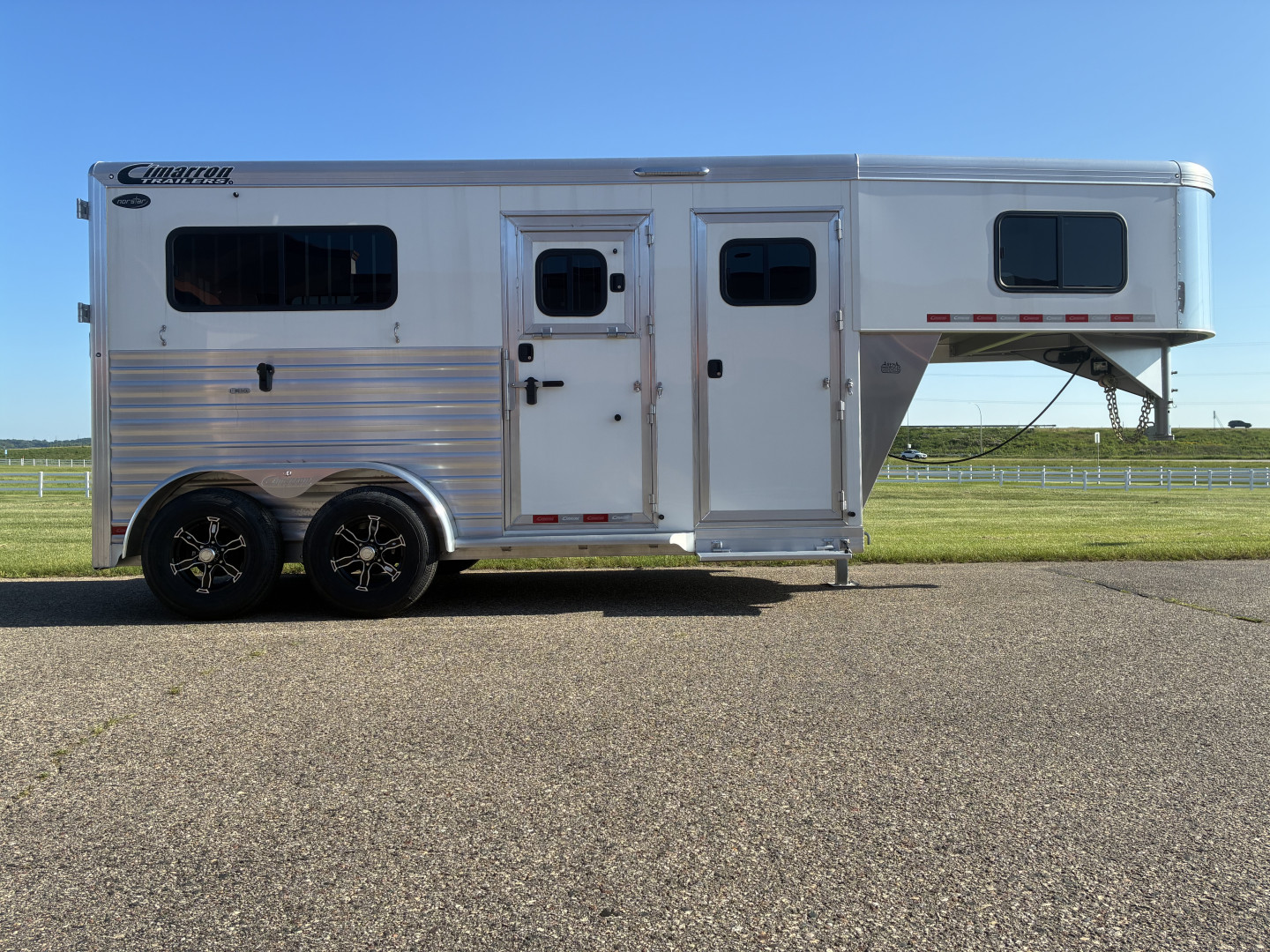 New 2025 Cimarron Trailers 2H Straight Load GN Horse Trailer