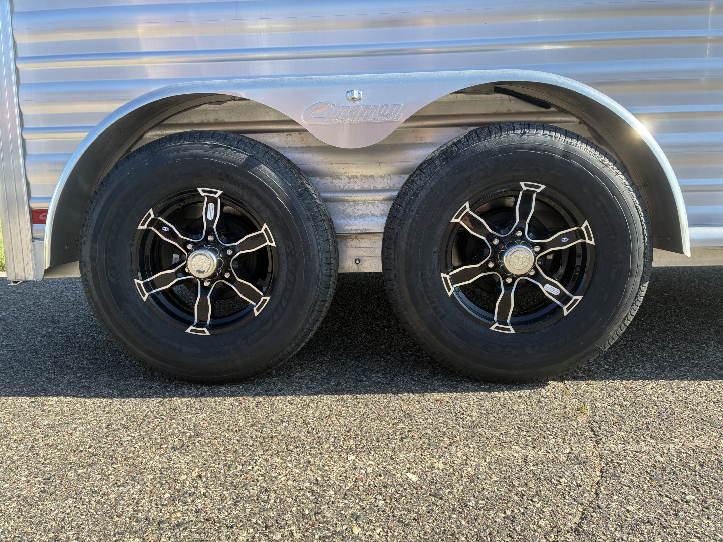 New 2025 Cimarron Trailers 2H Straight Load GN Horse Trailer
