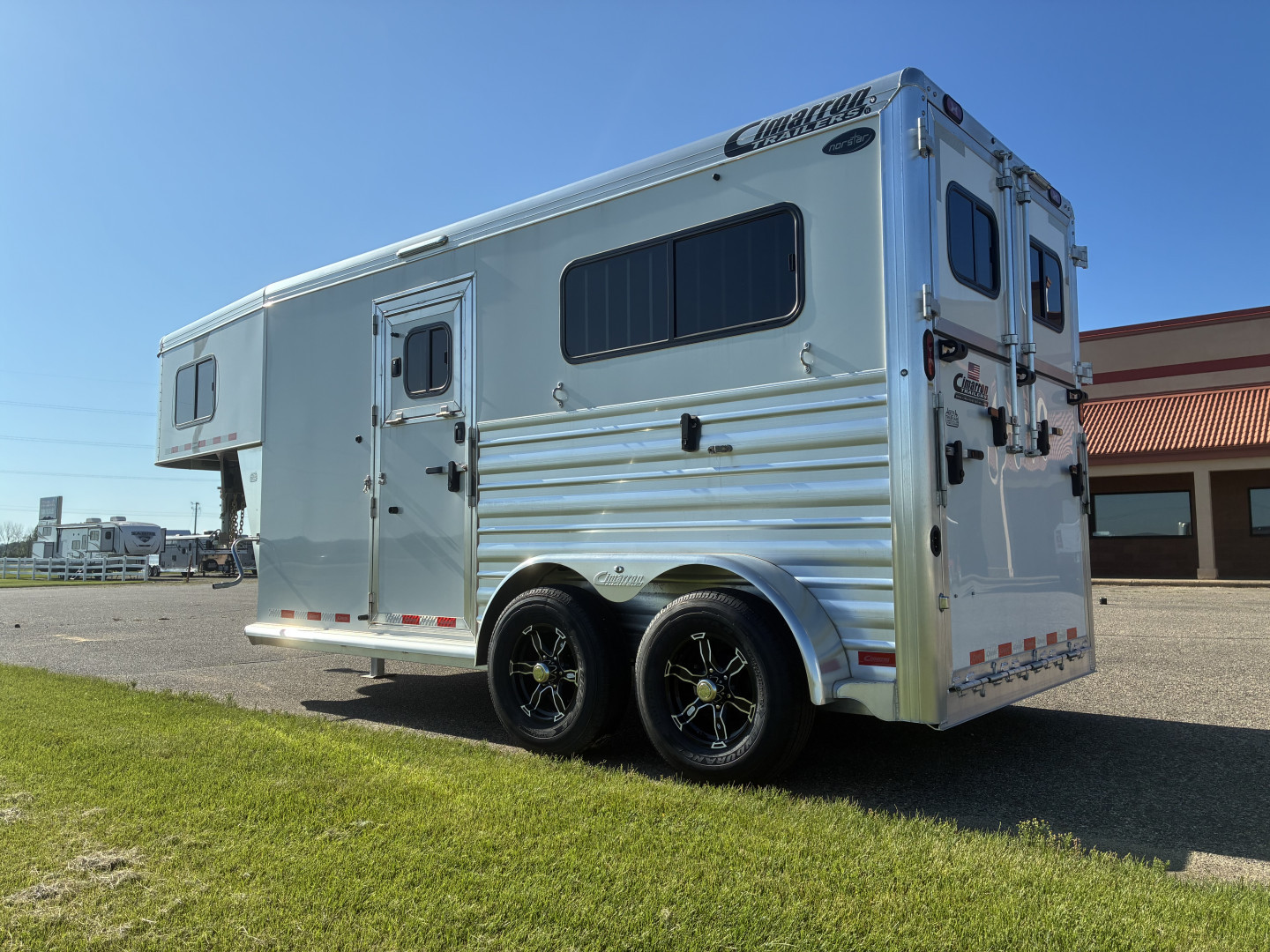 New 2025 Cimarron Trailers 2H Straight Load GN Horse Trailer