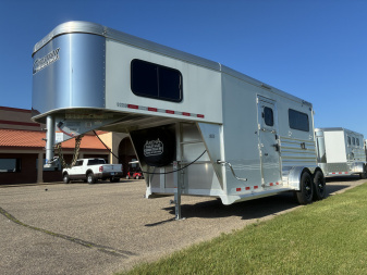 New 2025 Cimarron Trailers 2H Straight Load GN Horse Trailer