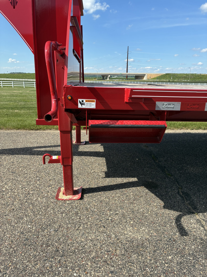 New 2025 Delta Mfg 32' GN Flatbed Trailer