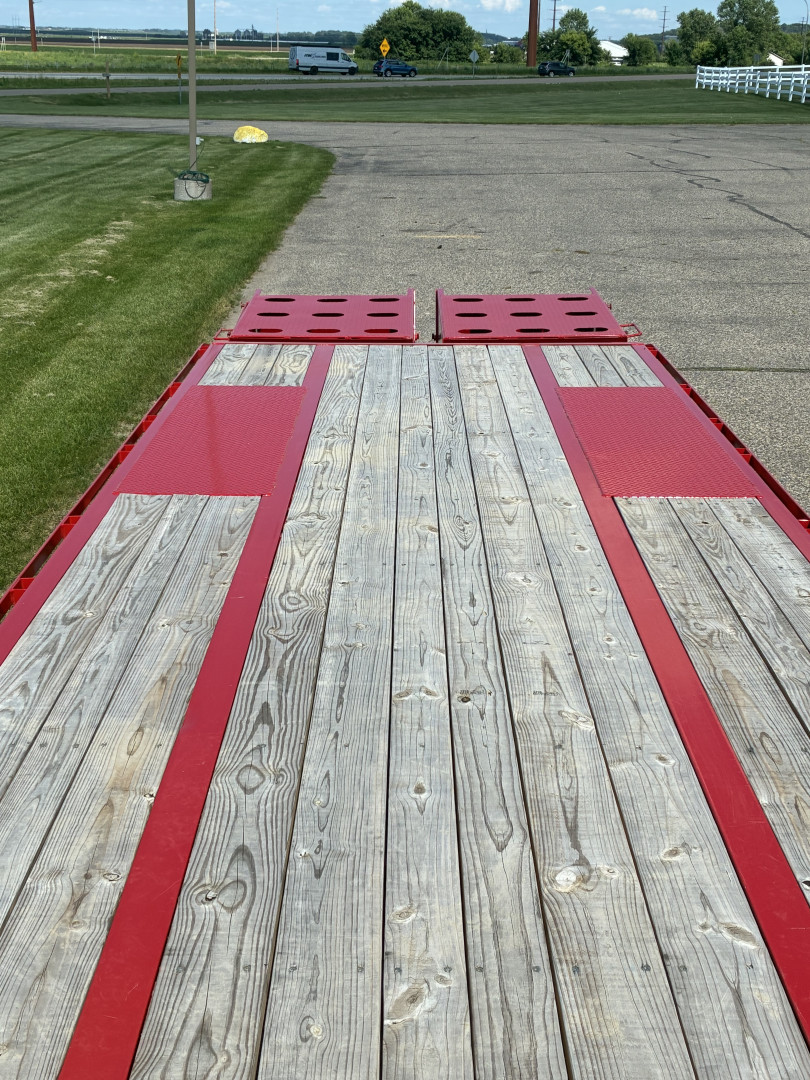 New 2025 Delta Mfg 32' GN Flatbed Trailer