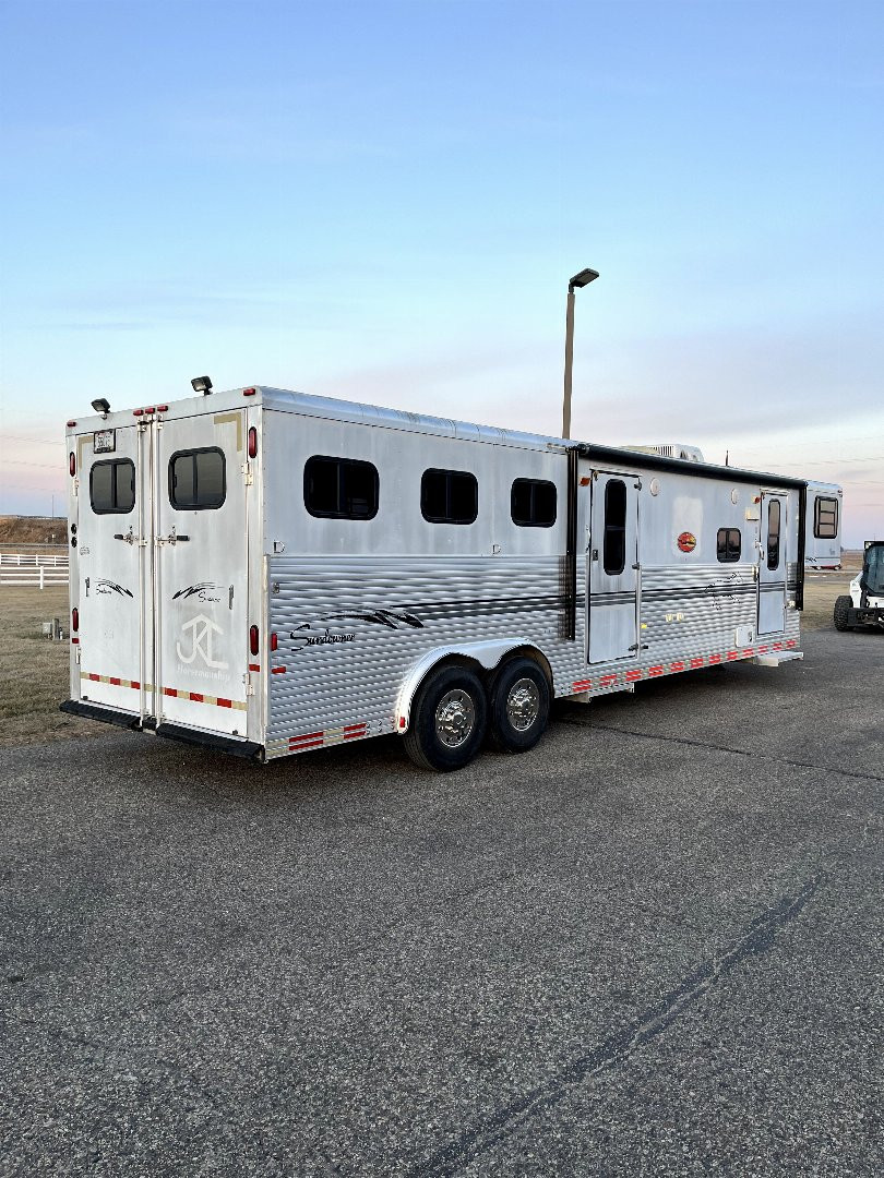 Used 2000 Sundowner 3H LQ w/ Midtack Horse Trailer