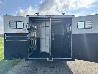 Used 2000 Sundowner 3H LQ w/ Midtack Horse Trailer