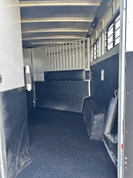 Used 2000 Sundowner 3H LQ w/ Midtack Horse Trailer