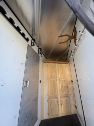 Used 2000 Sundowner 3H LQ w/ Midtack Horse Trailer