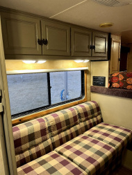 Used 2000 Sundowner 3H LQ w/ Midtack Horse Trailer