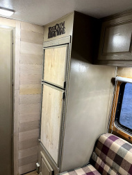 Used 2000 Sundowner 3H LQ w/ Midtack Horse Trailer