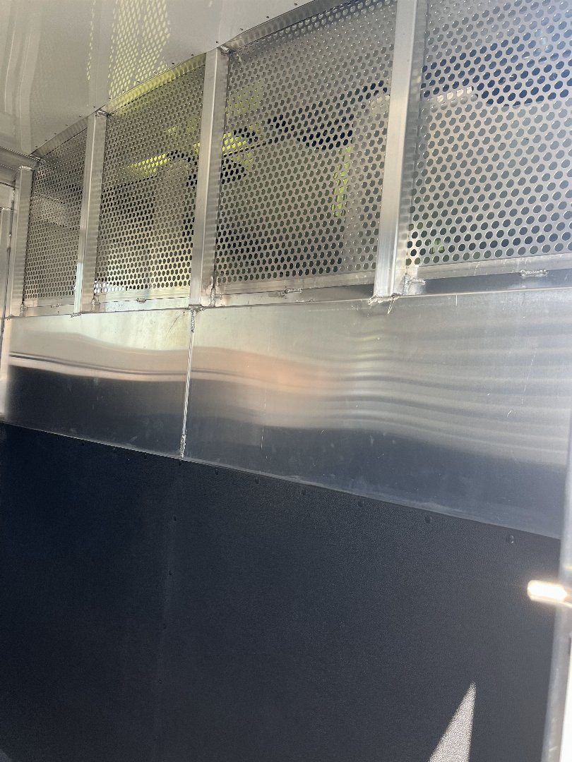 New 2025 4-Star Trailers 6-9 Horse Head to Head Horse Trailer