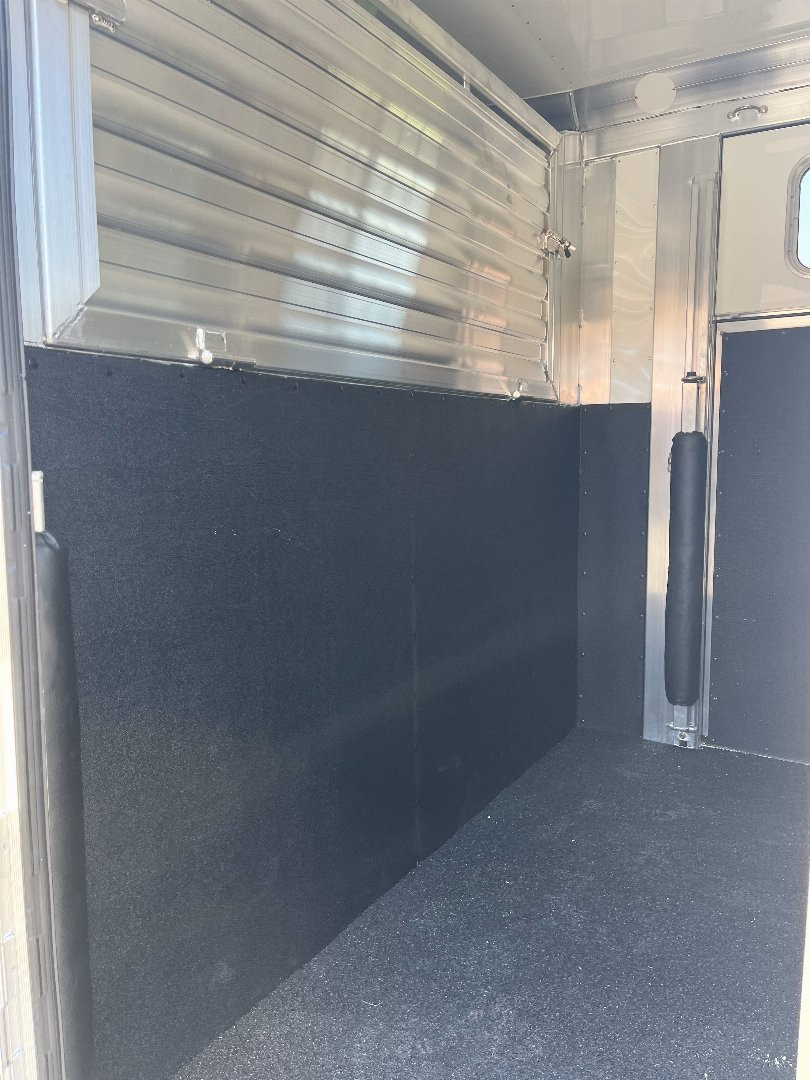 New 2025 4-Star Trailers 6-9 Horse Head to Head Horse Trailer