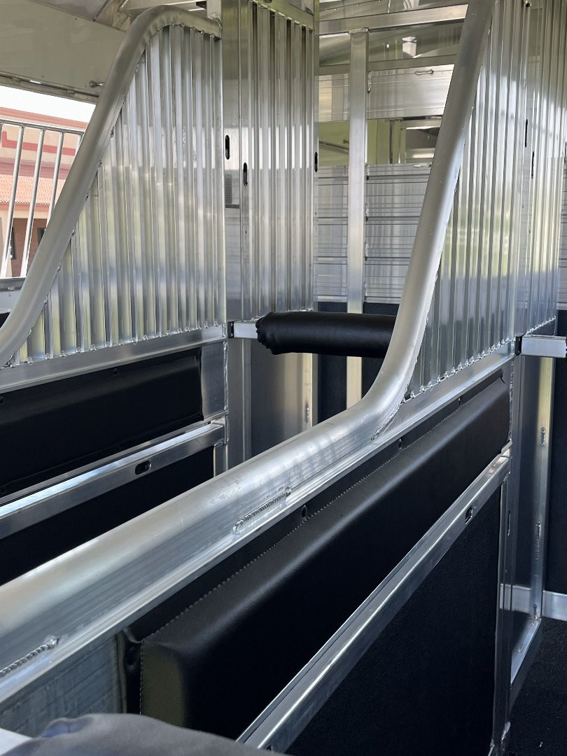 New 2025 4-Star Trailers 6-9 Horse Head to Head Horse Trailer