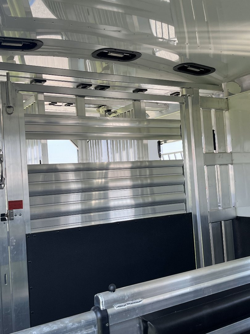 New 2025 4-Star Trailers 6-9 Horse Head to Head Horse Trailer