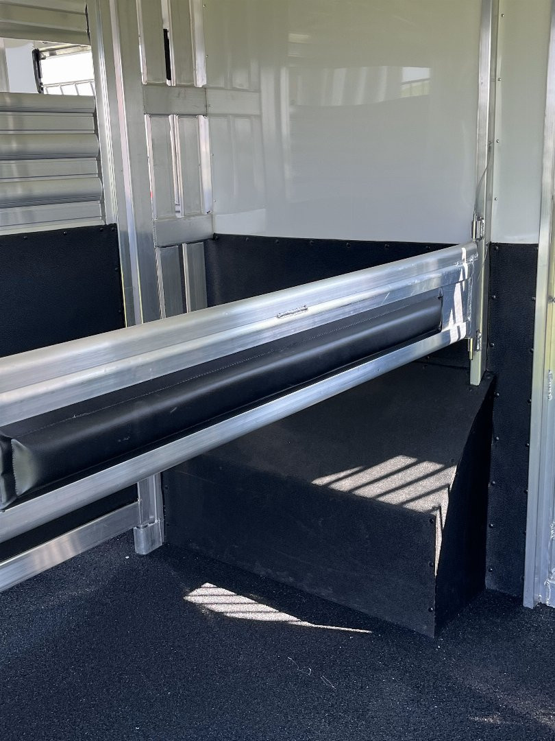 New 2025 4-Star Trailers 6-9 Horse Head to Head Horse Trailer