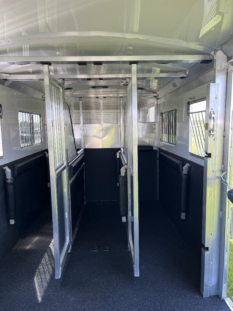 New 2025 4-Star Trailers 6-9 Horse Head to Head Horse Trailer
