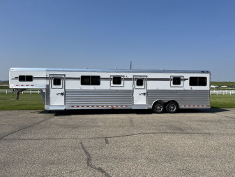 New 2025 4-Star Trailers 6-9 Horse Head to Head Horse Trailer