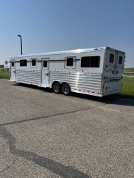 New 2025 4-Star Trailers 6-9 Horse Head to Head Horse Trailer