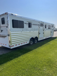 New 2025 4-Star Trailers 6-9 Horse Head to Head Horse Trailer