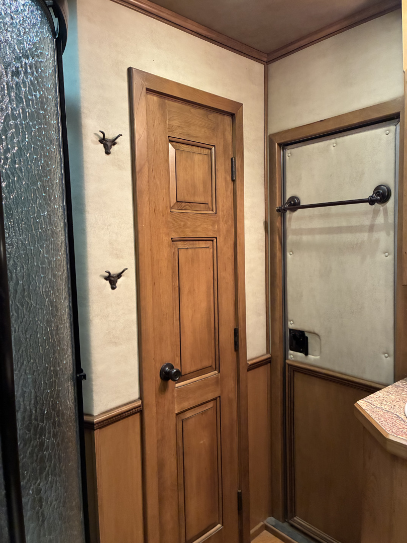 Used 2014 Cimarron Trailers 3H 17' Trail Boss LQ Horse Trailer