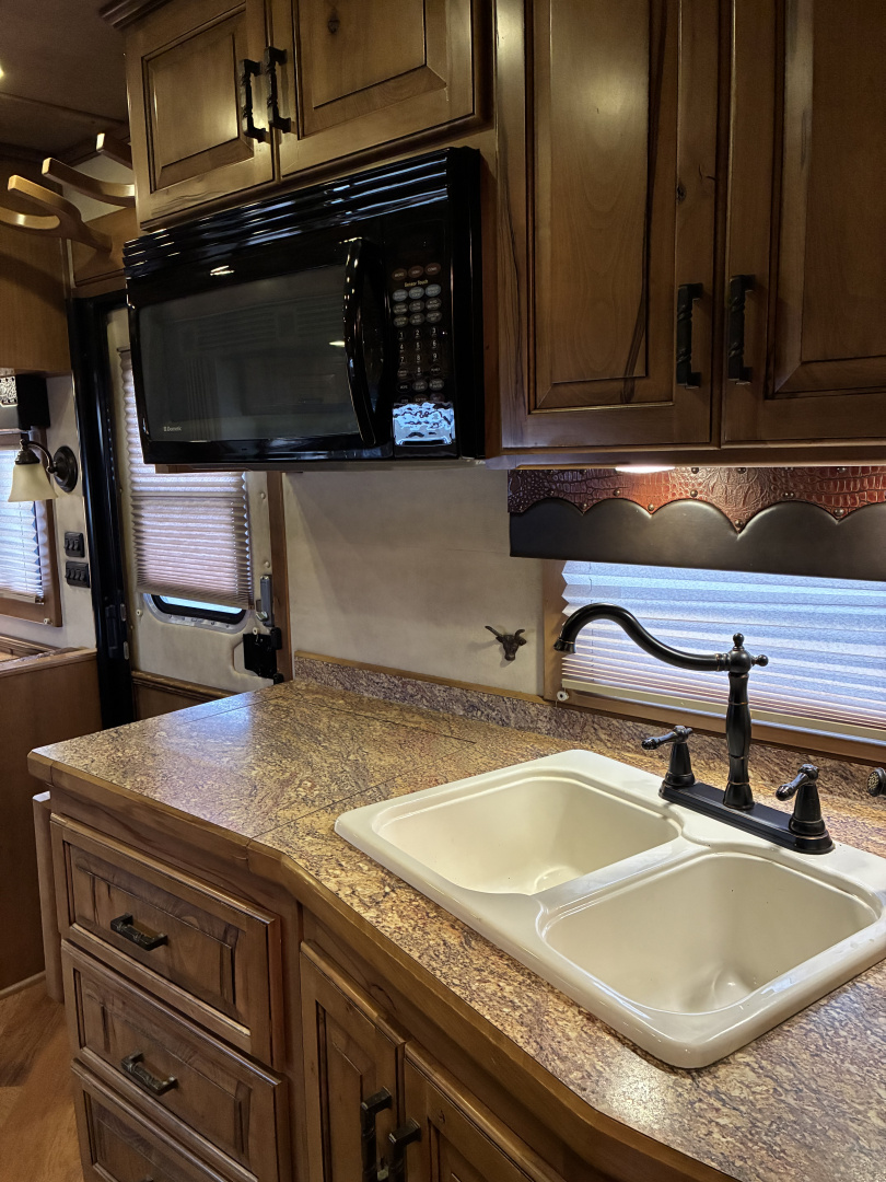 Used 2014 Cimarron Trailers 3H 17' Trail Boss LQ Horse Trailer