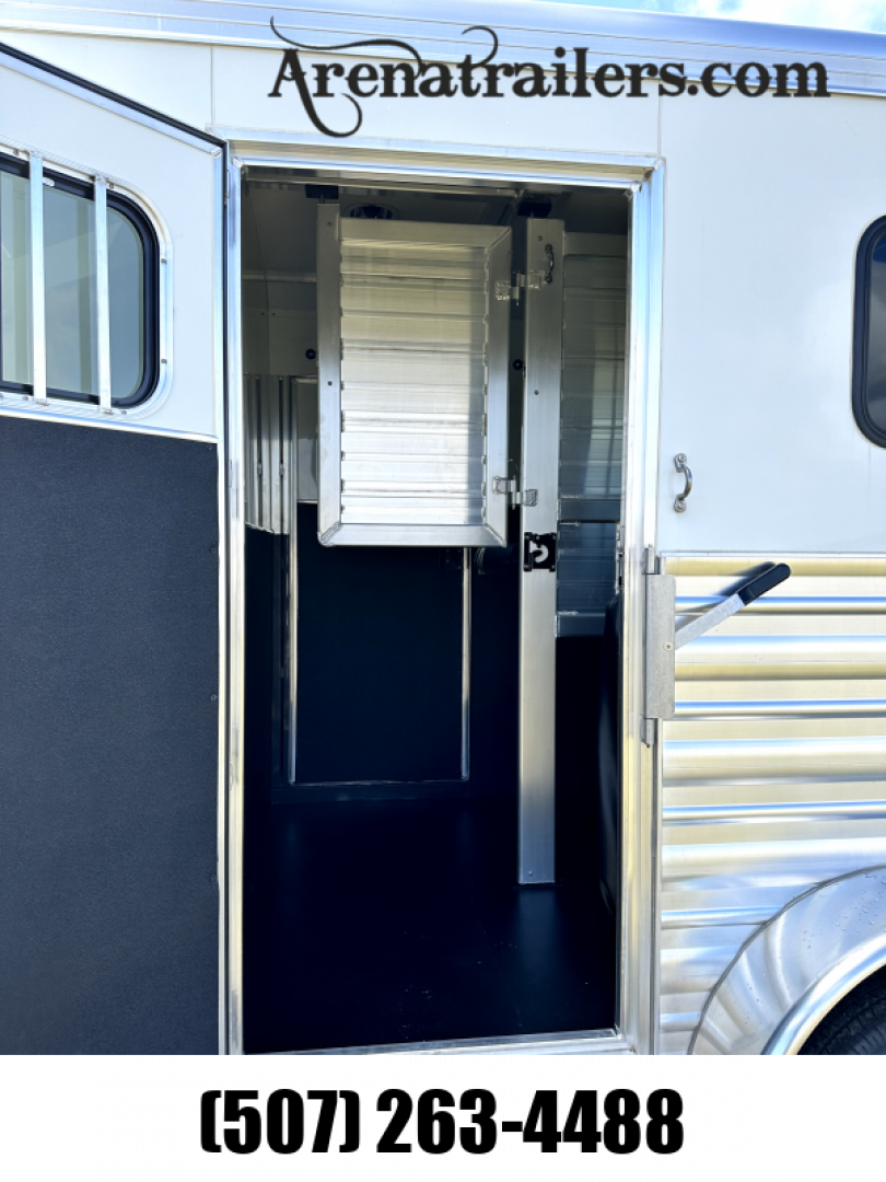 New 2024 Cimarron Trailers 2H BP Straight Load Horse Trailer