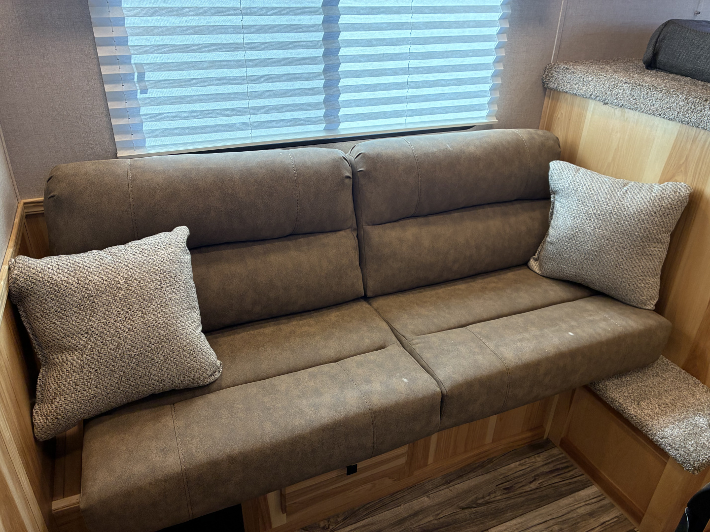 New 2026 Lakota 2H 7' LQ AC27 Horse Trailer