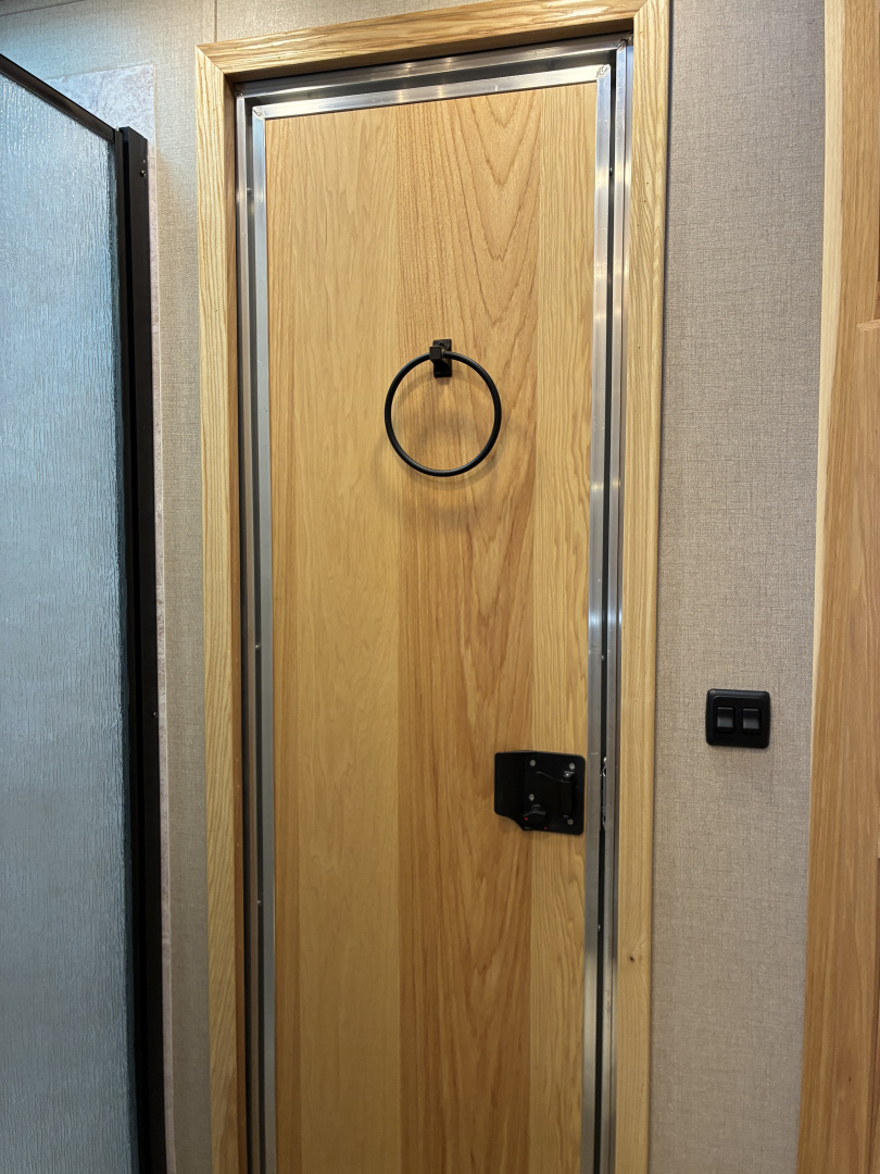 New 2026 Lakota 2H 7' LQ AC27 Horse Trailer