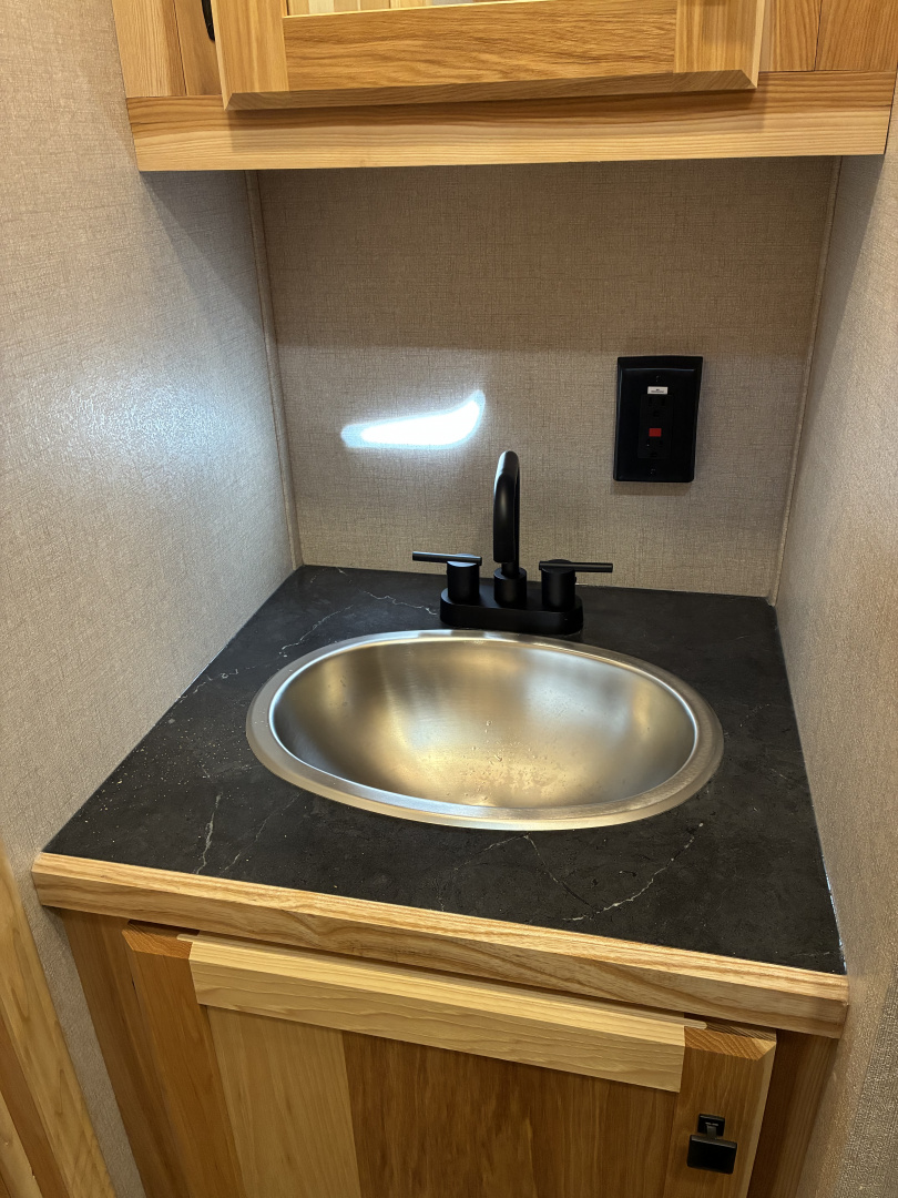 New 2026 Lakota 2H 7' LQ AC27 Horse Trailer