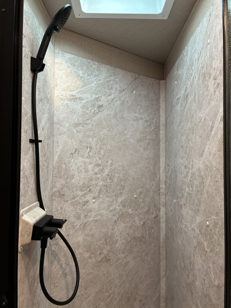 New 2026 Lakota 2H 7' LQ AC27 Horse Trailer