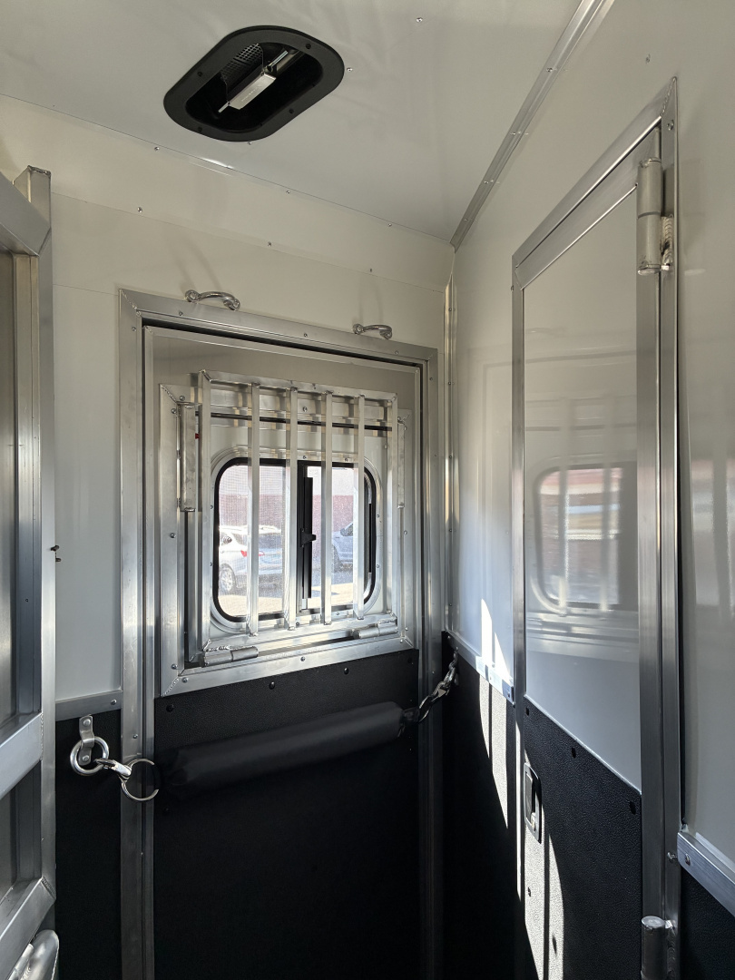 New 2026 Lakota 2H 7' LQ AC27 Horse Trailer