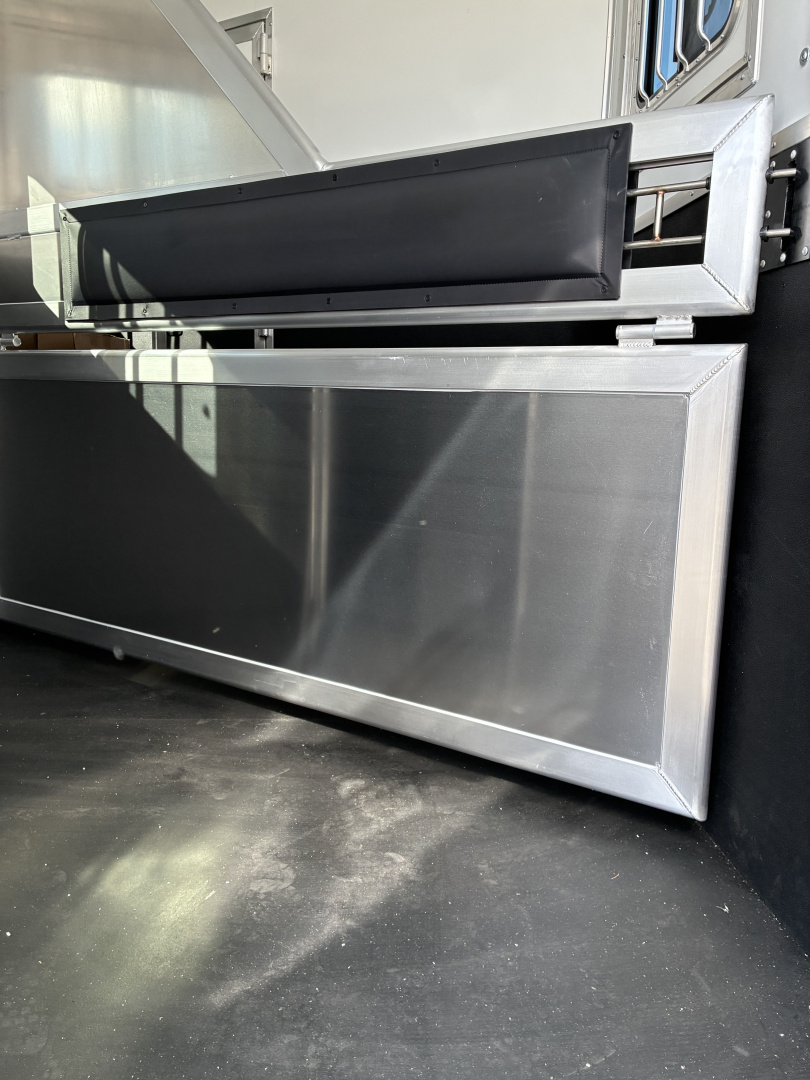 New 2026 Lakota 2H 7' LQ AC27 Horse Trailer