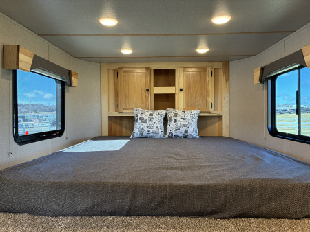 New 2026 Lakota 2H 7' LQ AC27 Horse Trailer