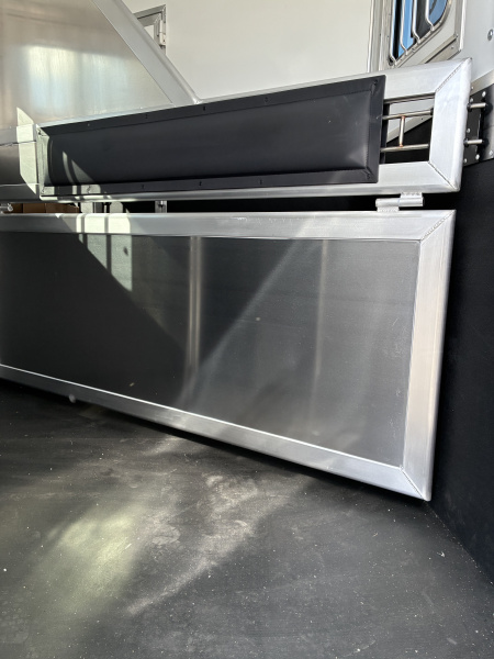 New 2026 Lakota 2H 7' LQ AC27 Horse Trailer