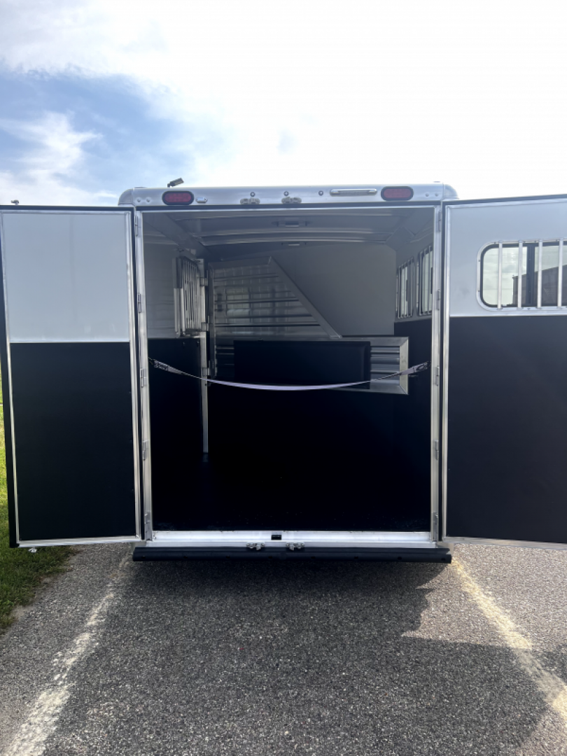 New 2024 Cimarron Trailers 2H BP RTG Horse Trailer