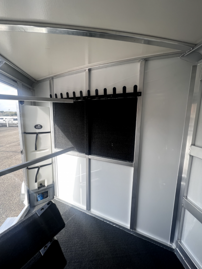 New 2024 Cimarron Trailers 2H BP RTG Horse Trailer