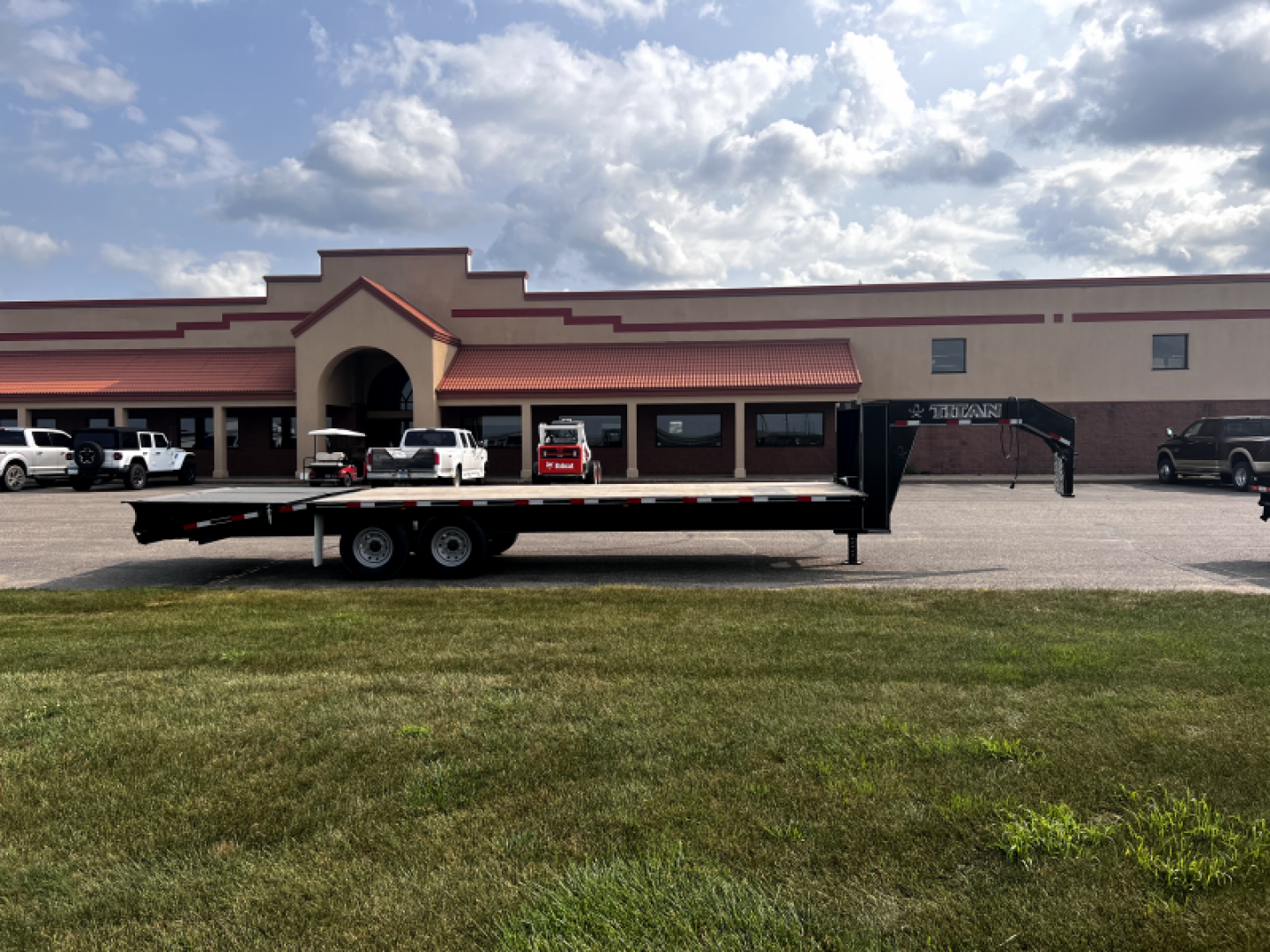 New 2023 Titan Trailers 26' Ruff Neck GN Flatbed Trailer