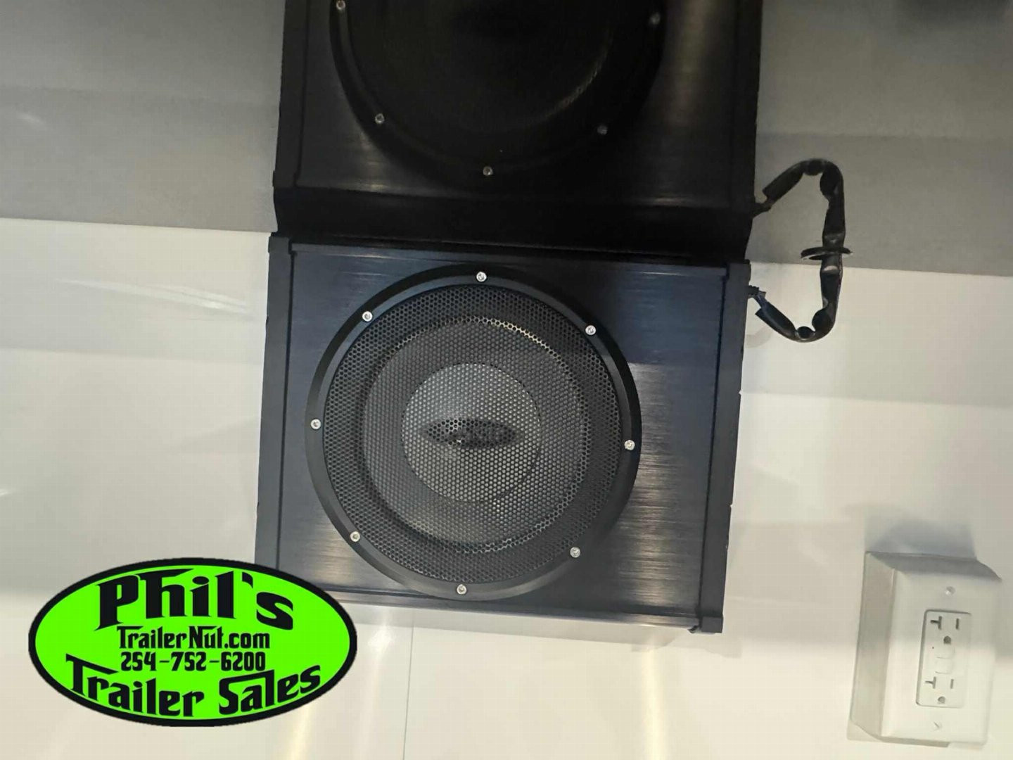 New Haulmark NEW 85X32 ALUMINUM STACKER ENCLOSED RACE TRAILER Car / Racing Trailer