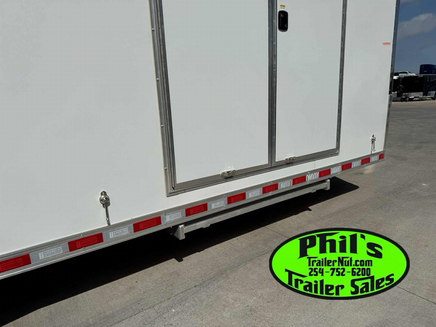 New Haulmark NEW 85X32 ALUMINUM STACKER ENCLOSED RACE TRAILER Car / Racing Trailer