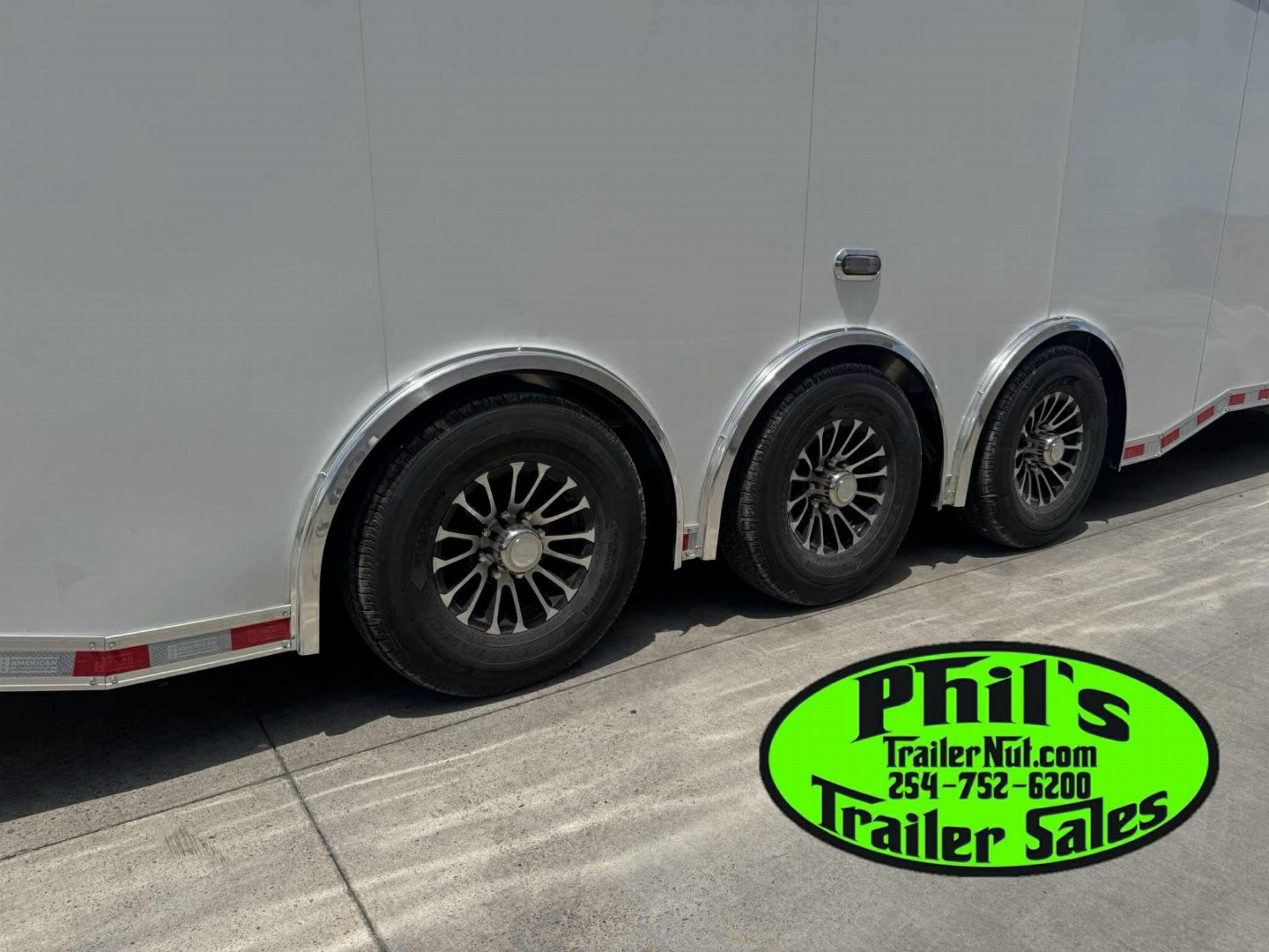 New Haulmark NEW 85X32 ALUMINUM STACKER ENCLOSED RACE TRAILER Car / Racing Trailer