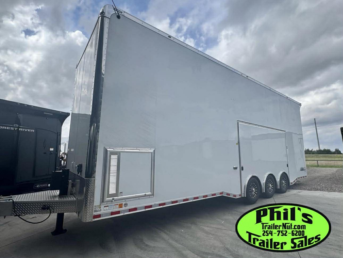 New Haulmark NEW 85X32 ALUMINUM STACKER WITH ESCAPE DOOR ENCLOSED RACE TRAILER Car / Racing Trailer TWO CAR HAULER