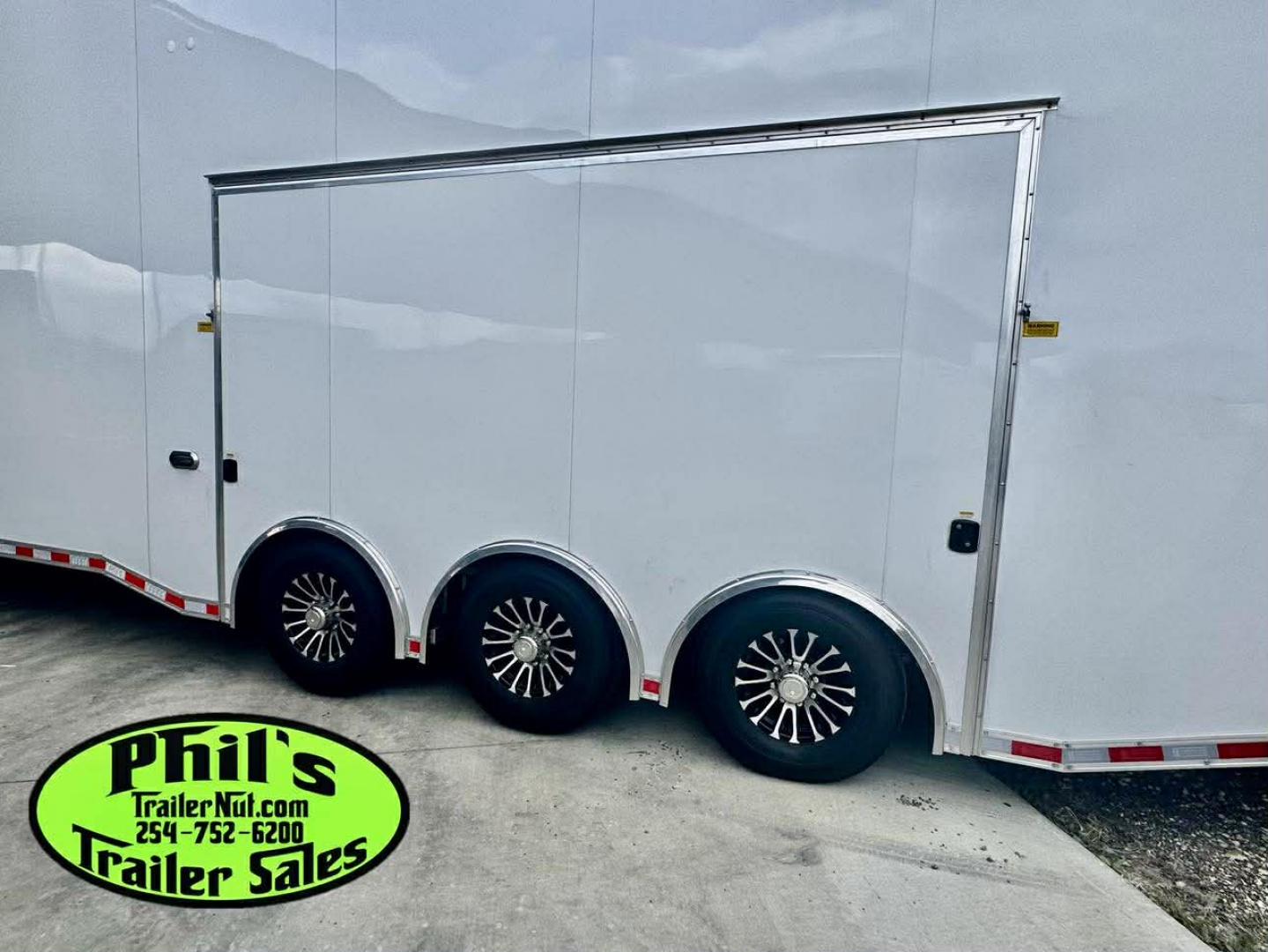 New Haulmark NEW 85X32 ALUMINUM STACKER WITH ESCAPE DOOR ENCLOSED RACE TRAILER Car / Racing Trailer TWO CAR HAULER