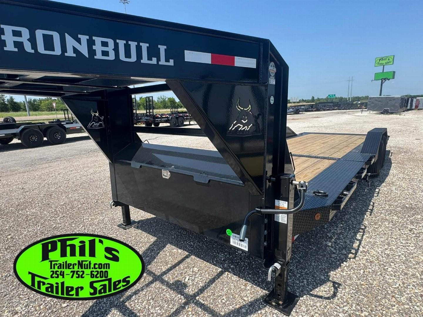 New 2026 Iron Bull 102 X 24 LOW PRO GOOSENECK TILT TRAILER Tilt Trailer HEAVY EQUIPMENT TRAILER DRIVE OVER FENDERS