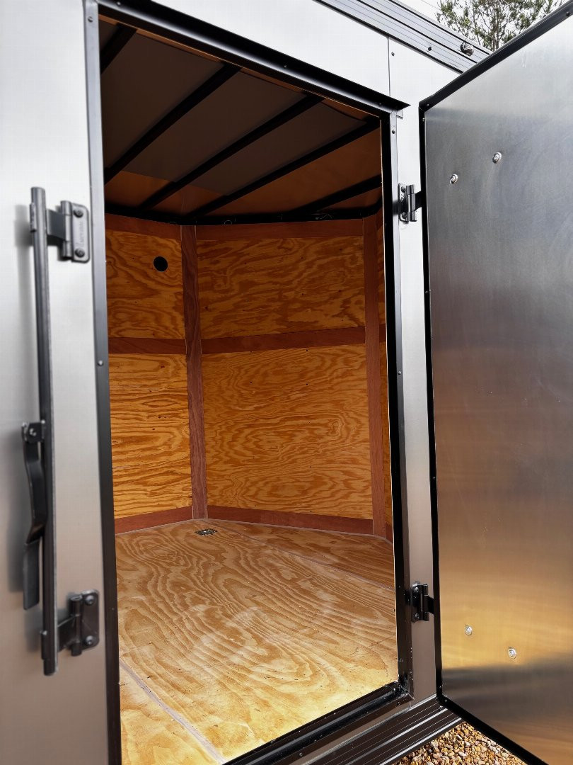 New 2025 8.5X20 ENCLOSED CAR HAULER -7' INTERIOR HEIGHT -.080 POLYCORE EXTERIOR-1 PIECE ROOF-16" CENTERS -BLACKOUT TRIM Car / Racing Trailer