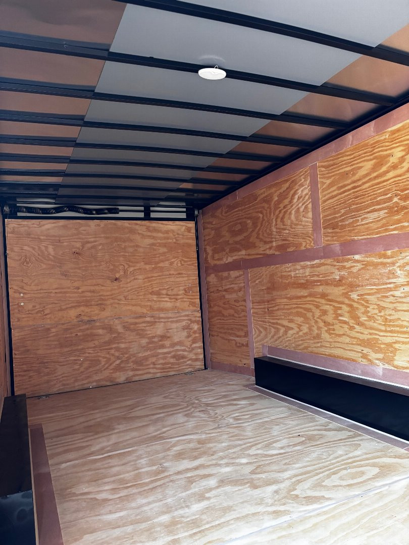 New 2025 8.5X20 ENCLOSED CAR HAULER -7' INTERIOR HEIGHT -.080 POLYCORE EXTERIOR-1 PIECE ROOF-16" CENTERS -BLACKOUT TRIM Car / Racing Trailer