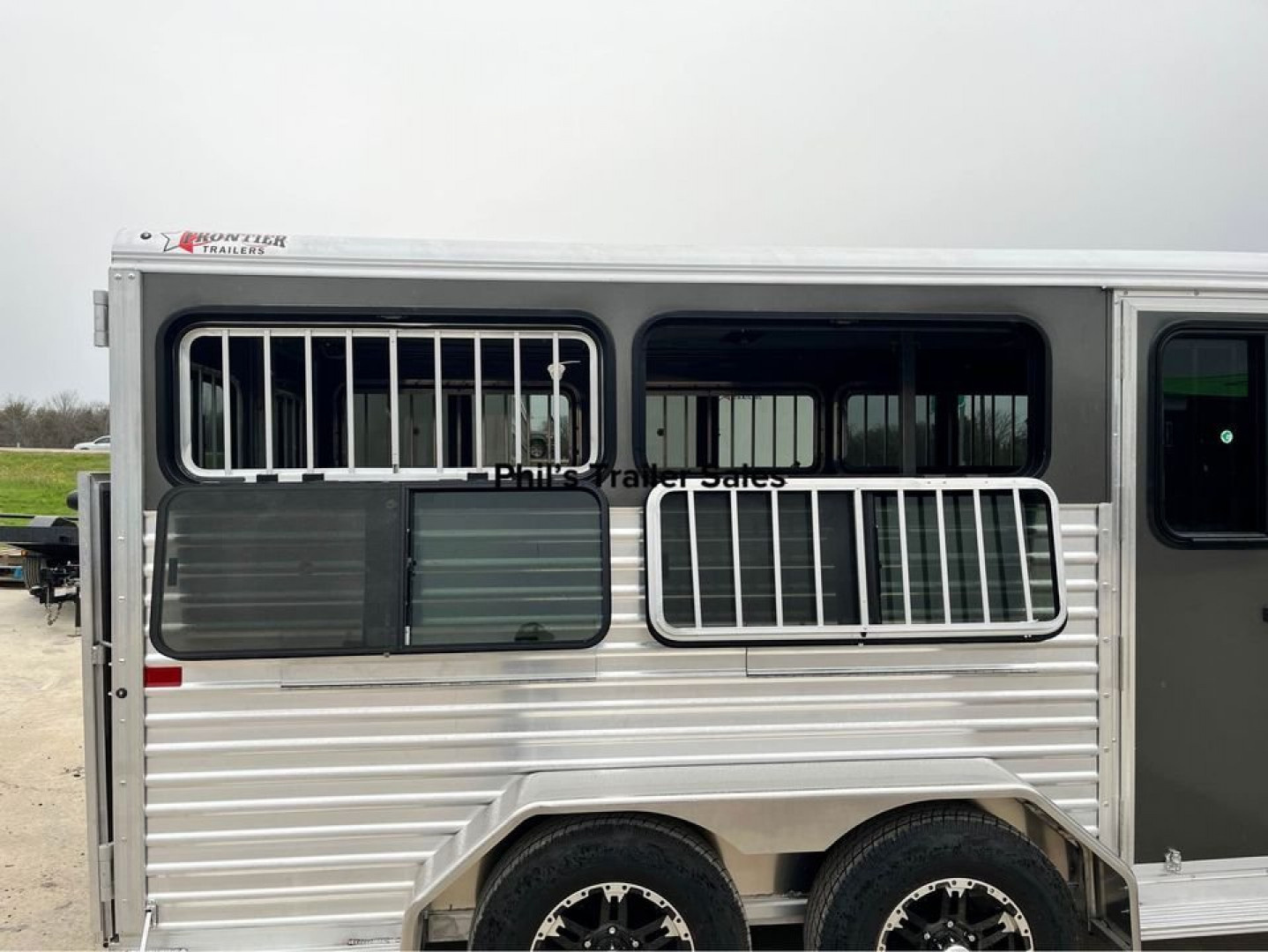 New Frontier Trailers LOW PRO LIVESTOCK TRAILER 6 PEN Stock / Stock Combo Trailer