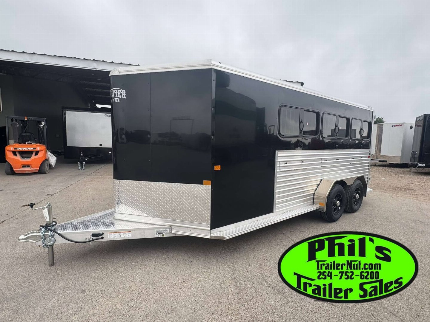 New Frontier Trailers LOW PRO LIVESTOCK TRAILER 6 PEN Stock / Stock Combo Trailer