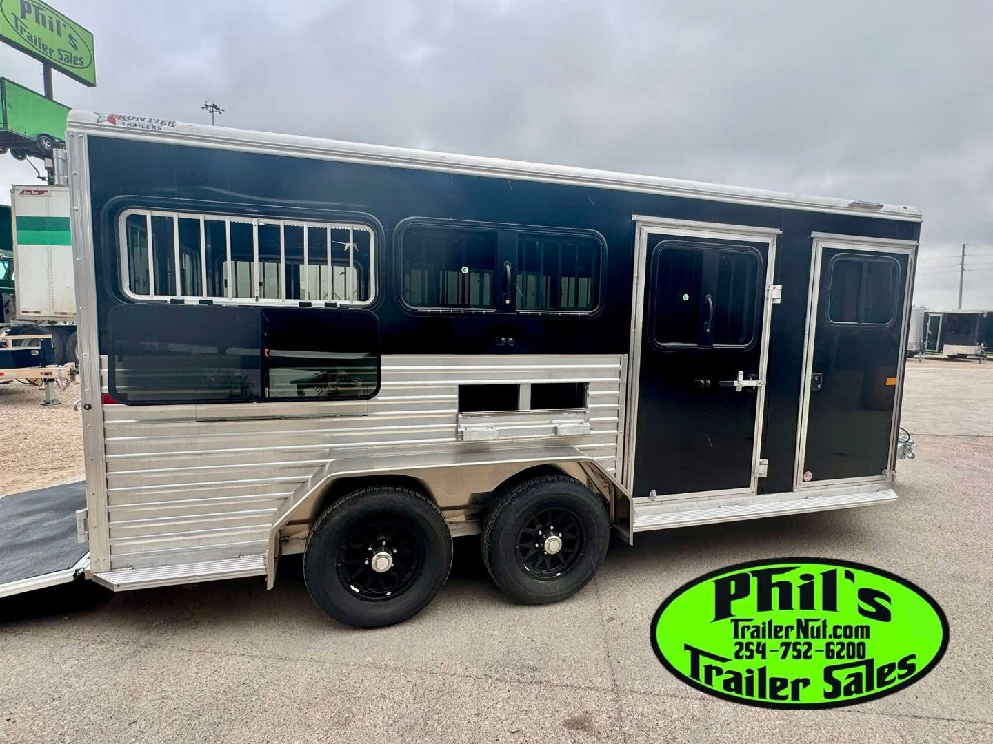 New Frontier Trailers LOW PRO LIVESTOCK TRAILER 6 PEN Stock / Stock Combo Trailer