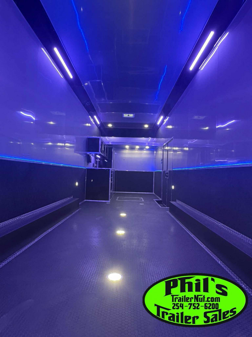 New Haulmark NEW 85X32 EDGE ENCLOSED SPRINT RACE TRAILER CAR HAULER Car / Racing Trailer