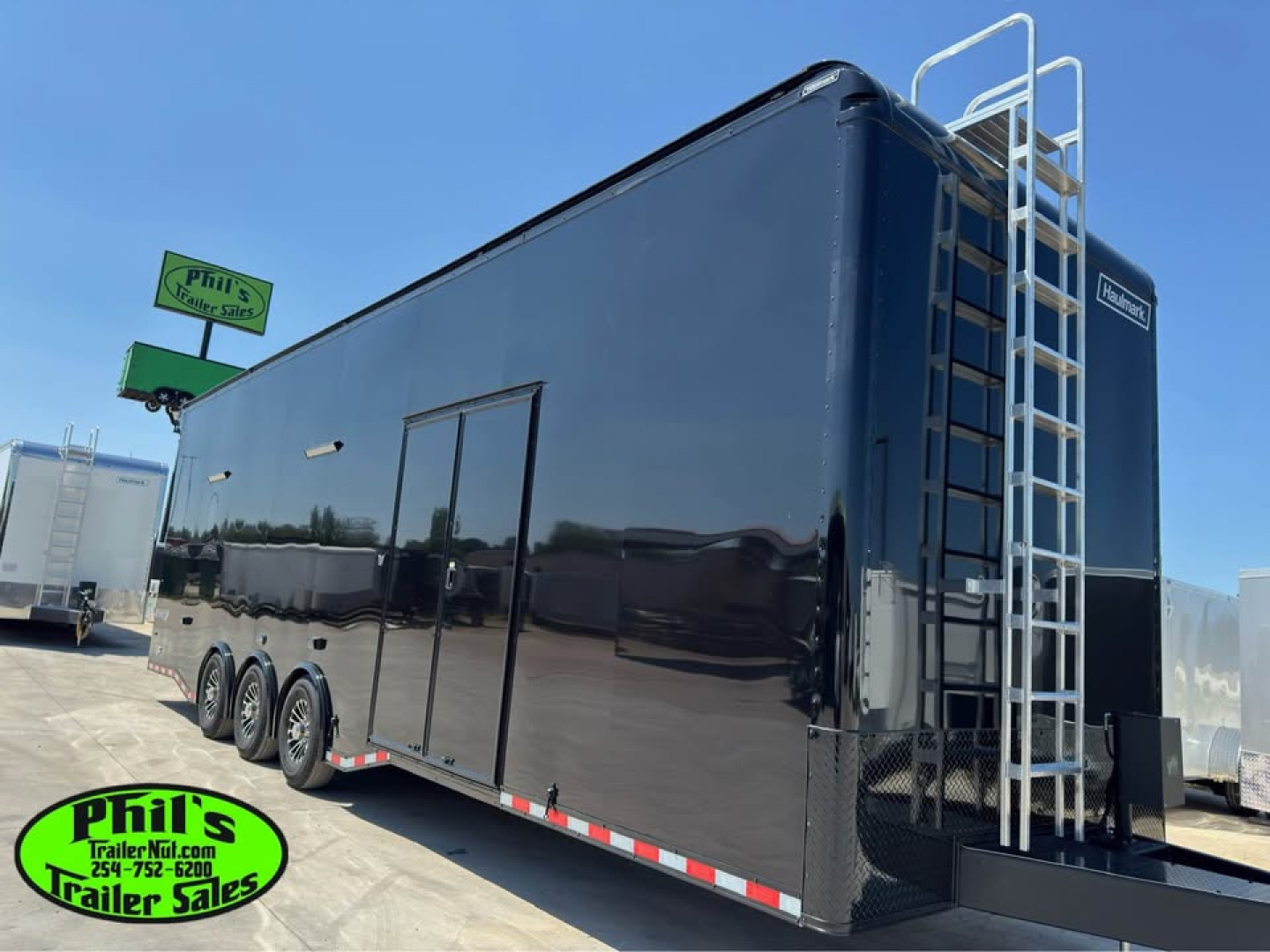 New Haulmark NEW 85X32 EDGE ENCLOSED SPRINT RACE TRAILER CAR HAULER Car / Racing Trailer