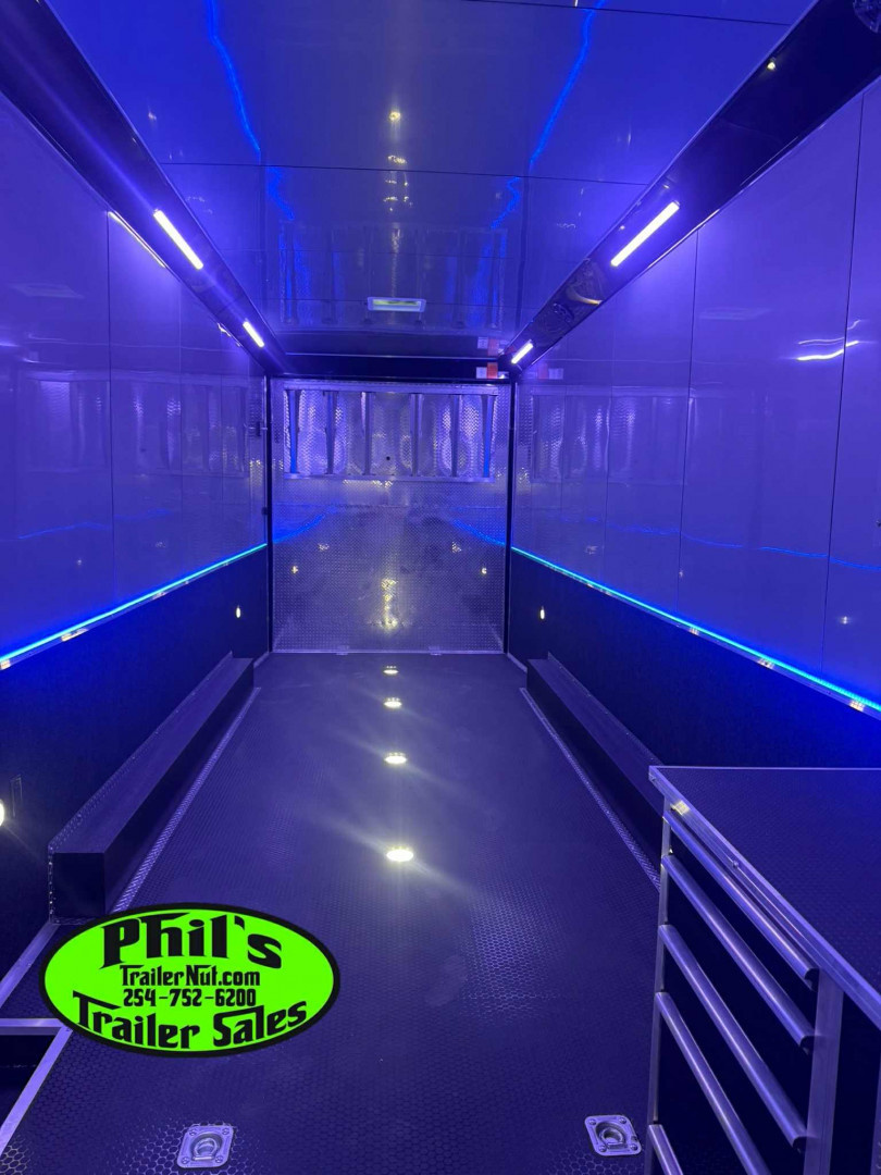 New Haulmark NEW 85X32 EDGE ENCLOSED SPRINT RACE TRAILER CAR HAULER Car / Racing Trailer